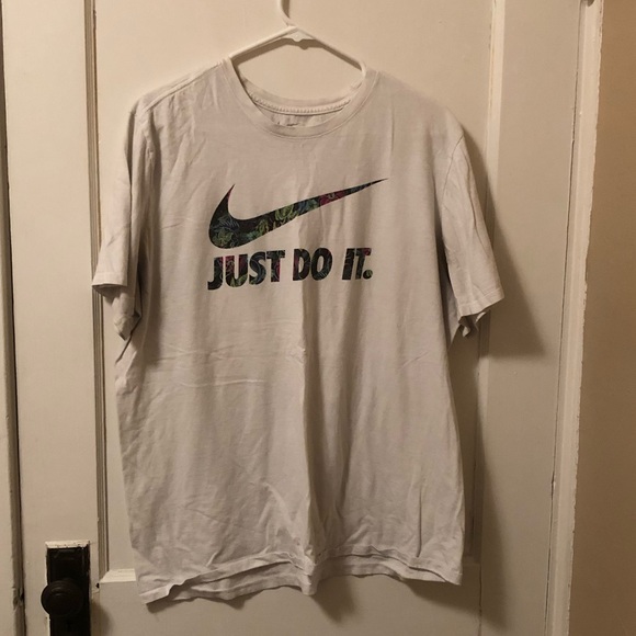 ❌SOLD❌ Men’s Nike Floral Just Do It Shirt - Picture 2 of 6